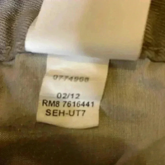 Tommy Hilfiger 2012 Women’s 8 Stretch Cuffed Khaki Shorts - Picture 8 of 8